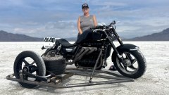 Caccia al record: 2.300 cc per superare i 220 km/h con un sidecar