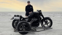 Liane Langlois ce l'ha fatta: battuto il record di velocit&agrave; per sidecar