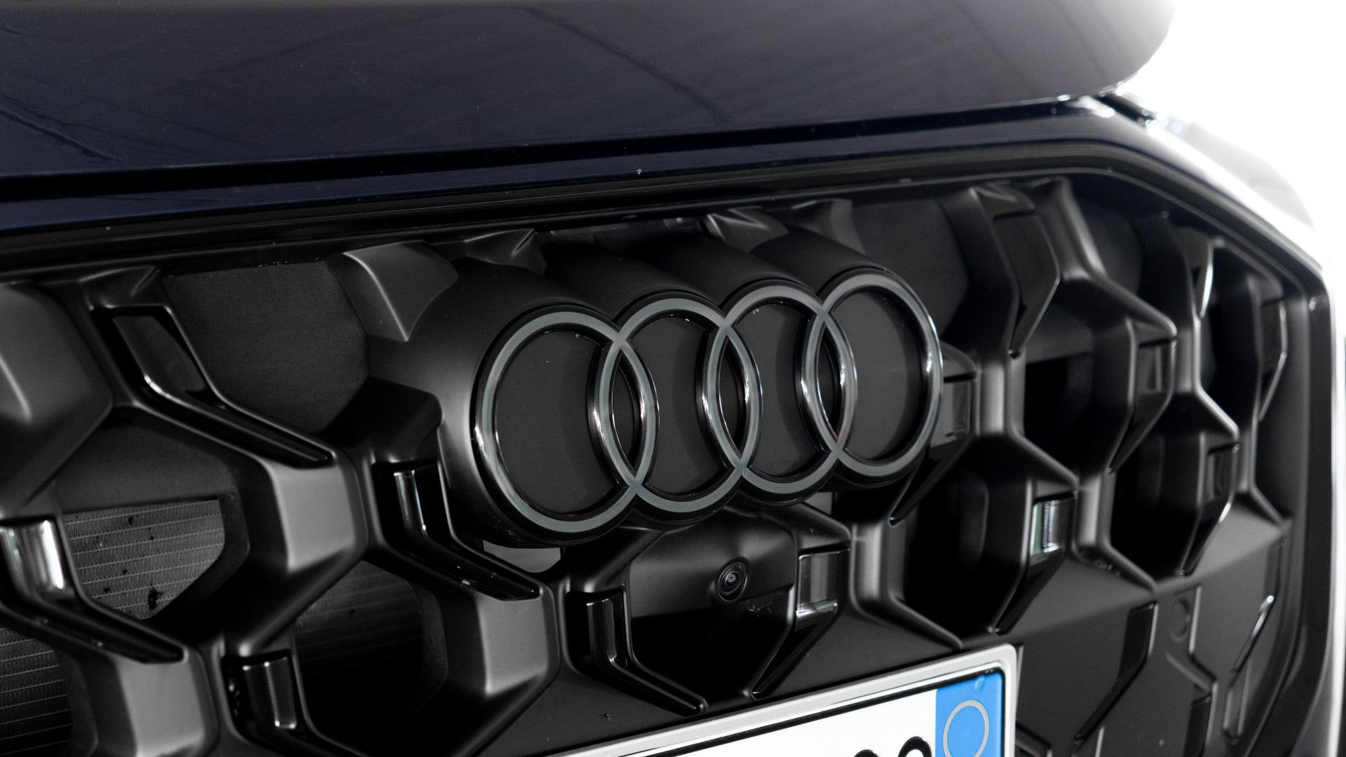 Un motore elettrico condiviso tra trazione e ricarica in un veicolo di Audi, con componenti ridotti ma complessità meccanica aumentata