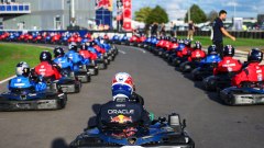 "Max vs 100": Verstappen domina la sfida improbabile sui kart