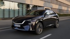 Mazda CX-6e prova: 258 CV, autonomia, interni e prezzo