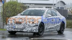 Foto spia nuova Mercedes Classe E elettrica in arrivo nel 2027