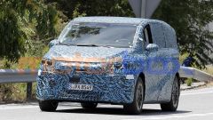 Foto Mercedes VLE: nuovo van elettrico in arrivo nel 2026