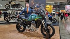 Video EICMA 2025 nuovi colori Moto Guzzi Stelvio, V85TT e V7