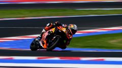 Test Misano 2025: svetta Acosta, Bagnaia sperimenta ma cade ancora