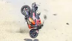 MotoGP Ungheria 2025, il video dell'incidente tra la KTM di Acosta e il cameraman Dorna
