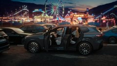 Nuova BMW X5: interni, tecnologia e park assistant nel video ufficiale