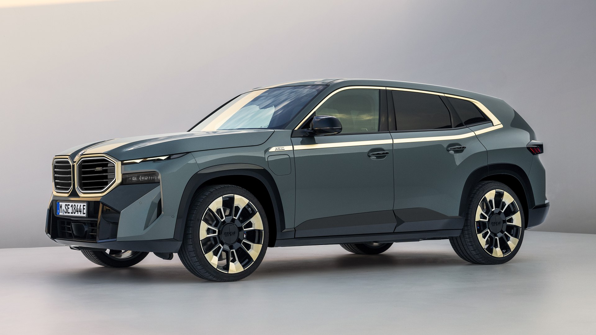 BMW valuta taglio di XM e i4 per spazio a Neue Klasse, riduzione margini e costi