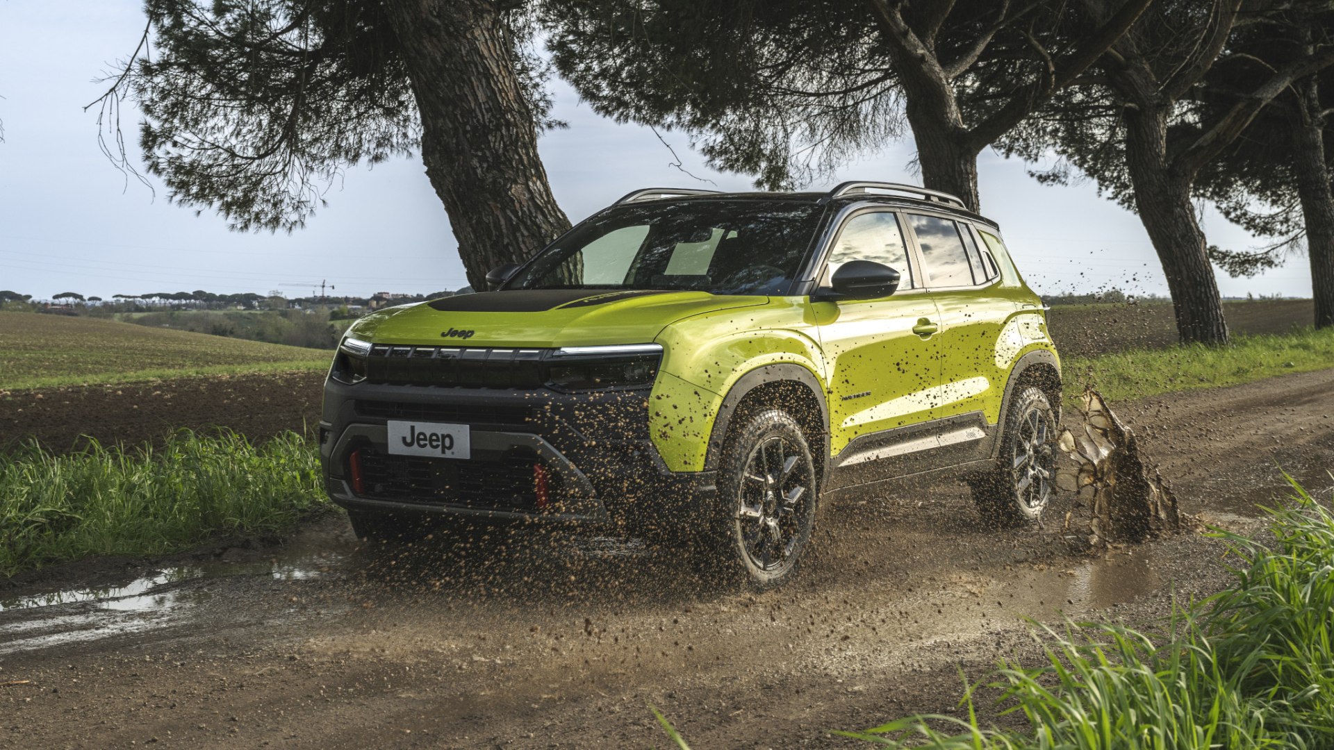 Nuova Jeep Avenger, il restyling si presenta: ecco come cambia il B-SUV.