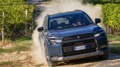 Suzuki Across 2027: il nuovo SUV plug-in hybrid alla prova su strada e in off-road