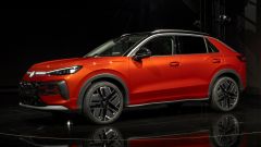 Svelata nuova VW T-Roc 2025: più grande e solo con motori ibridi