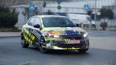 Nuova Opel Corsa GSE pizzicata su strada: foto spia