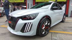 Nuova Peugeot 208 GTI 2026, com'&egrave; vista dal vivo? Prime opinioni