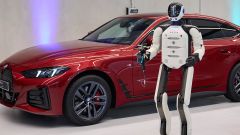 Physical AI: BMW assume robot umanoidi in fabbrica. La video demo