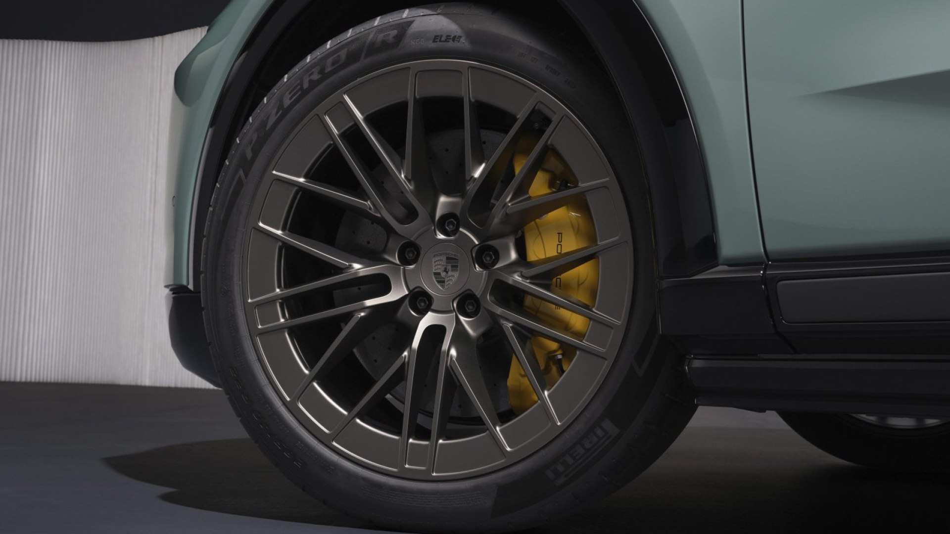 Pirelli sviluppa pneumatici P Zero per Cayenne Electric con tecnologie specifiche per elettrico
