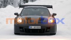 Nuova Porsche 911 GT3 RS: che sia turbo? Indizi nelle foto spia