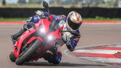 QJ SRK 800 RR: la prova in pista della sportiva cinese