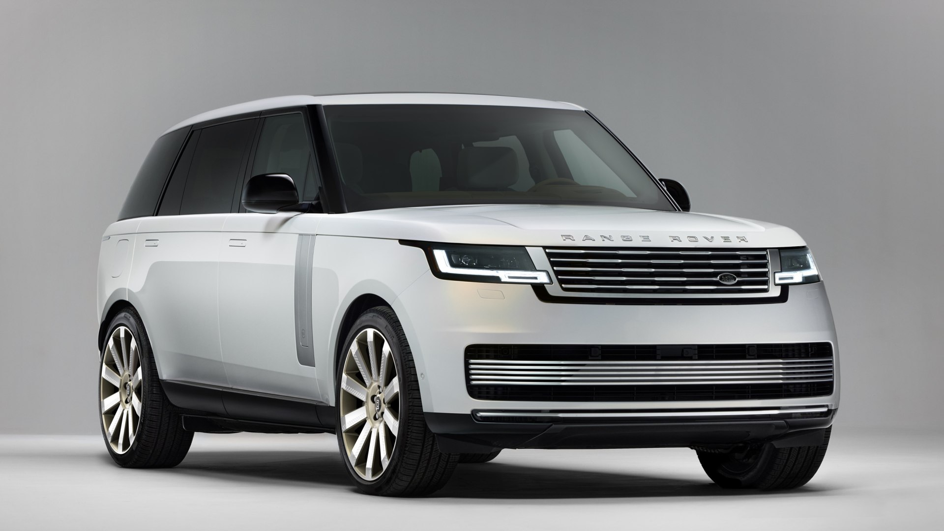 Range Rover SV Pearl Luster esposta a Pebble Beach, design unico e donazione a un'area marina protetta