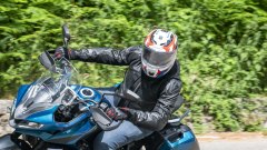 Rebelhorn Inferno, prova della giacca moto in pelle AAA: caratteristiche, comfort e prezzo
