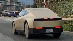 Tesla Cybercab, primi video del robotaxi senza volante su strada