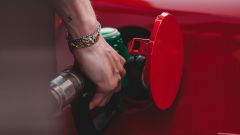 Risparmiare benzina: i trucchi di TikTok messi alla prova