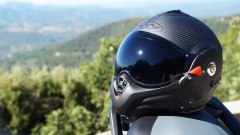 La visiera fotocromatica fa tendenza. Roof, LS2, Shark, Shoei: come funziona, pro e contro