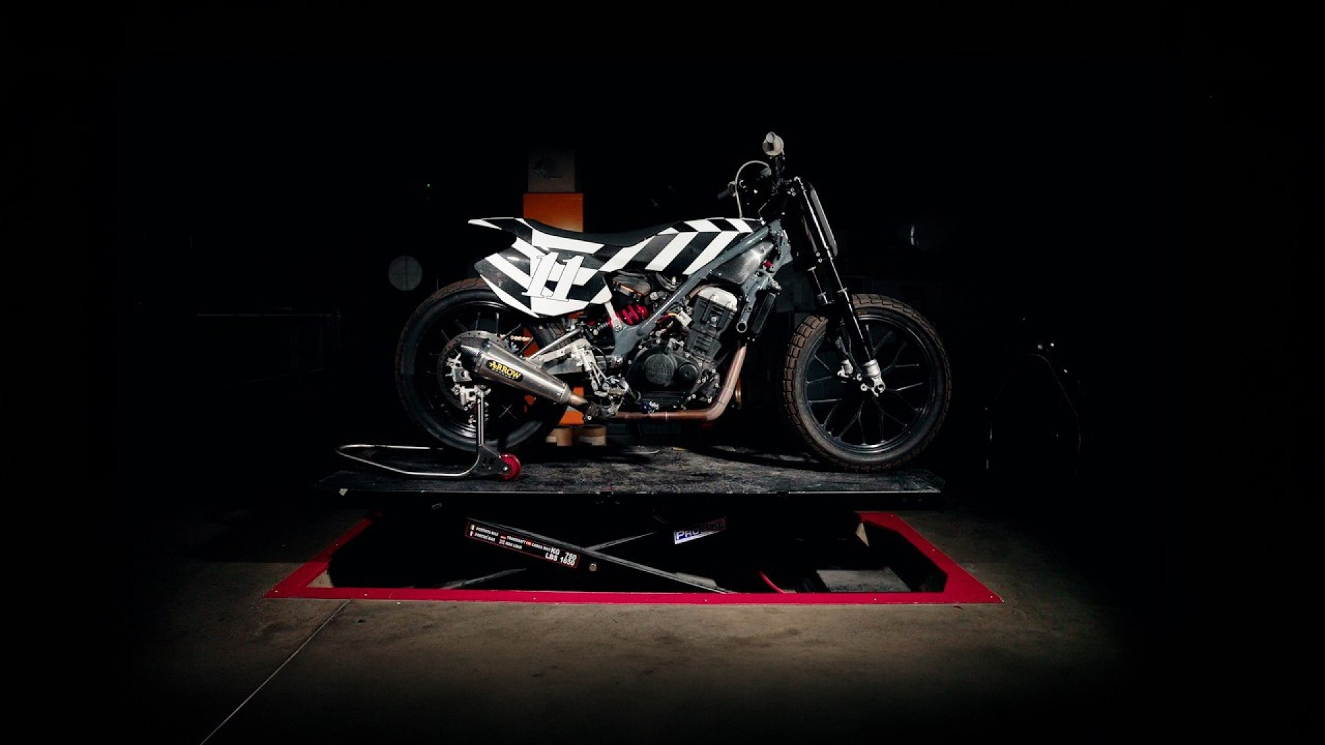 Royal Enfield debutta nel mondiale Flat Track con la nuova Sherpa FT Mk2.