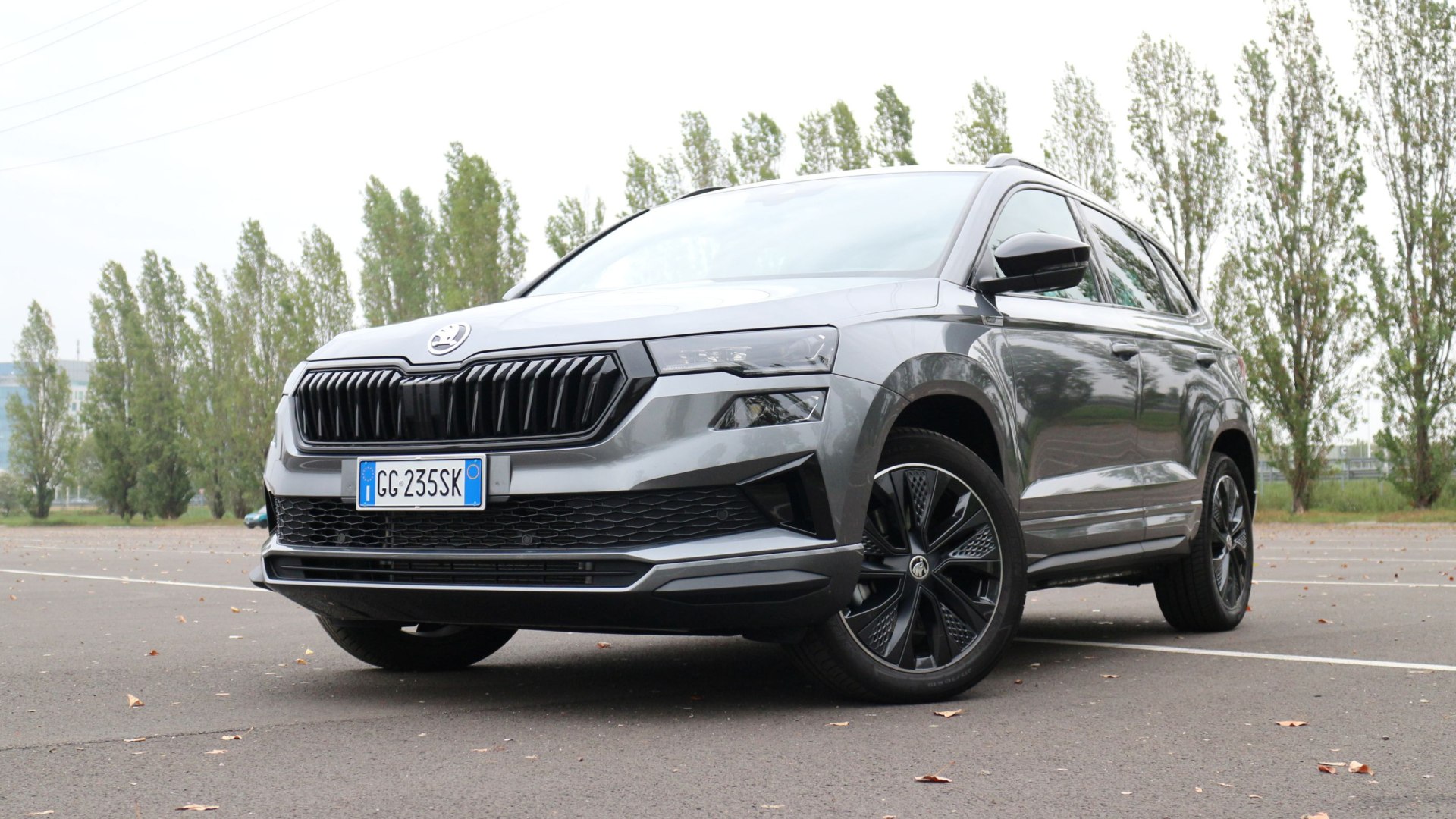 SUV Skoda Karoq con versione ibrida plug-in, dettagli tecnici e prezzo attuale