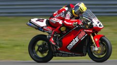 Vendesi Ducati 998RS 2002 che batté la MotoGP di Valentino Rossi
