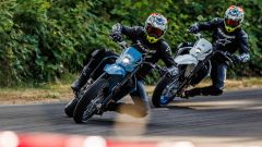 Suzuki DR-Z4SM 2026: in USA kit grafiche omaggio con l'acquisto &mdash; 3 design disponibili