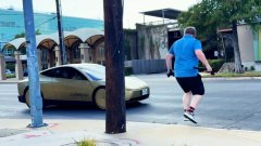 Tesla Cybercab, il test folle di David Moss