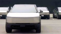 Fornitura batterie Tesla tagliata da 2,9 miliardi a 7,400 dollari