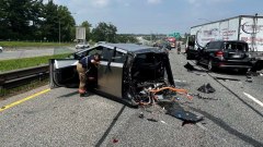 Tesla Cybertruck si spezza in due. Ma non prende fuoco