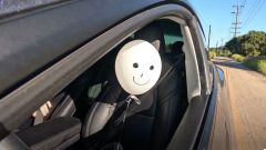 Tesla FSD sotto indagine: 58 infrazioni e 5 feriti negli USA