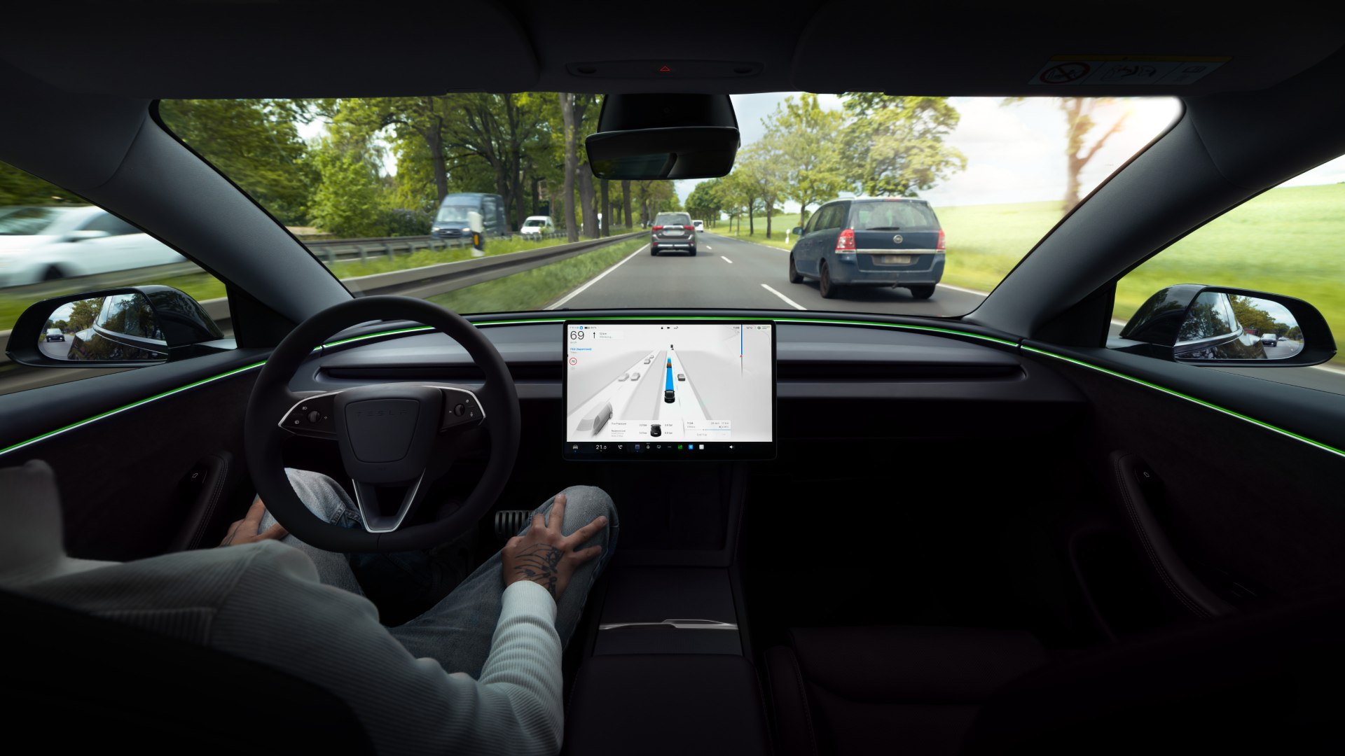 Tesla FSD in Europa, 100 milioni di km percorsi, dati di sicurezza e decisione UE