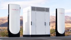 Tesla Supercharger V4 500 kW: record di ricarica veloce... o no?