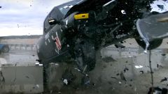 Video: perché le auto elettriche sfondano i guardrail. Peso o B...?