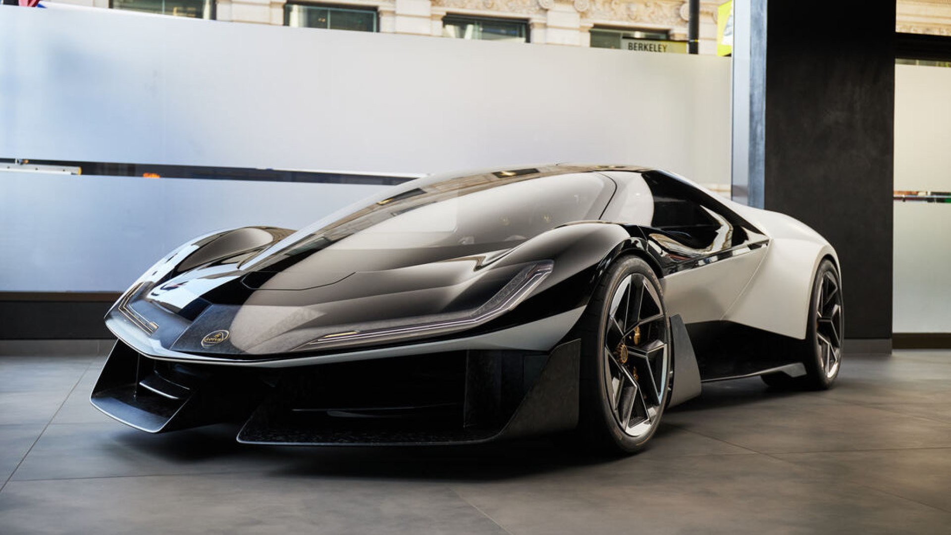 Una supercar ibrida di Lotus con motore V8 e V6, leggera e potente, in sviluppo per il 2028, immagine di approfondimento