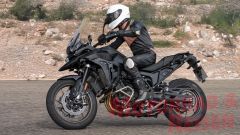 Triumph Tiger 950 2027: novità, motore, foto spia