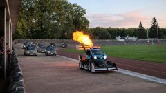 Una Renault Twizy sputafuoco e 10 Citroen Ami: il video di L.A. C.O.U.R.S.E.