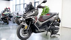 Voge SR450X 2026: motore, potenza, sella, cerchi