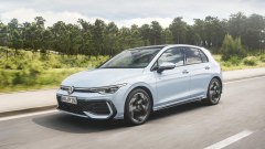Quanto costa comprare un’auto compatta all’estero? Il confronto con l’Italia