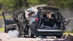 Video: donna accende sigaretta in auto, bombola propano esplode